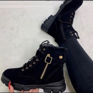 5 LEFT!! Black Zip Combat Boots🖤 5,6 LEFT!!!!